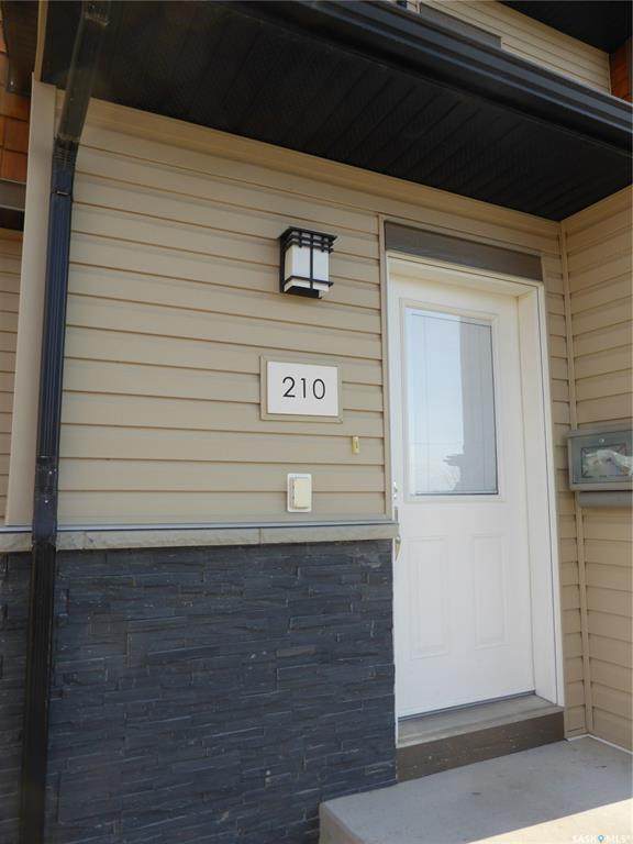 1015 Patrick Crescent - Photo 1