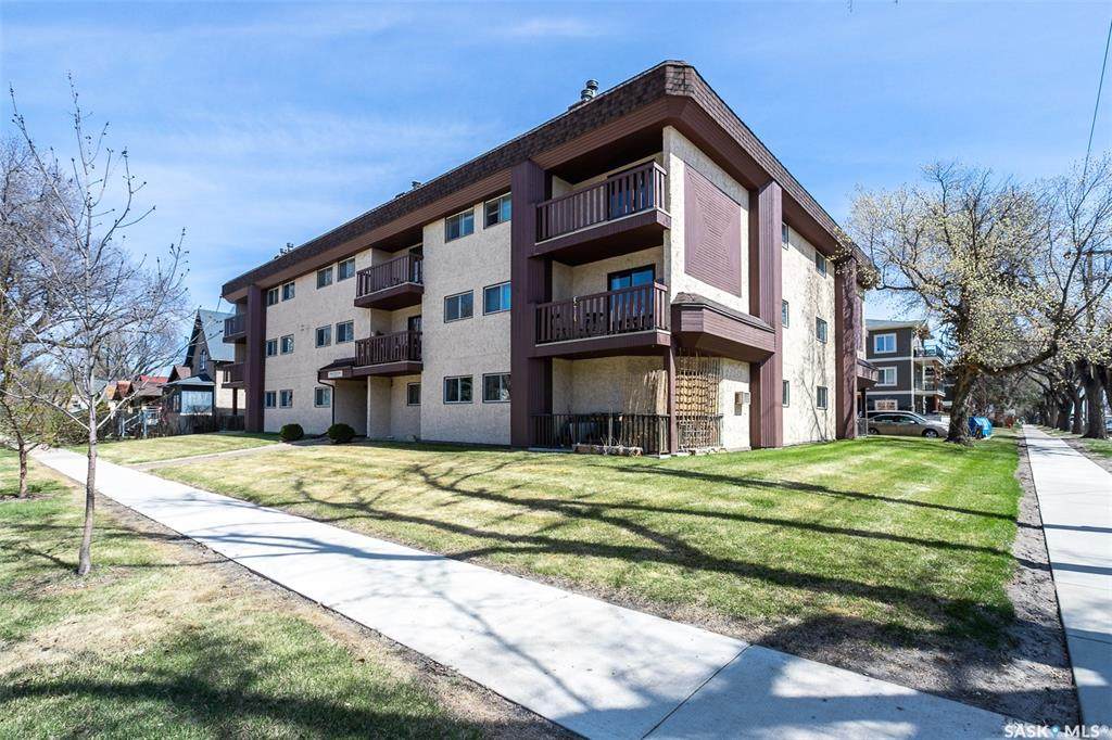 1015 Dufferin Avenue - Photo 1