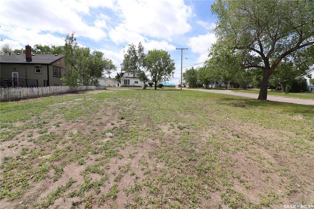 548 Alberta Avenue - Photo 1