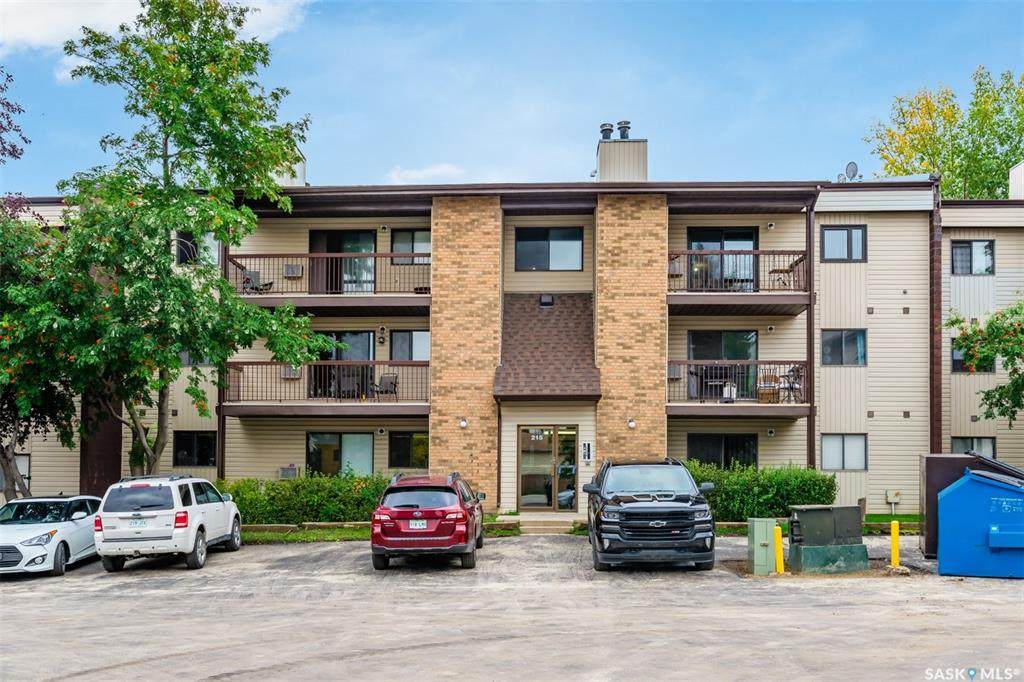 215 Kingsmere Boulevard - Photo 1