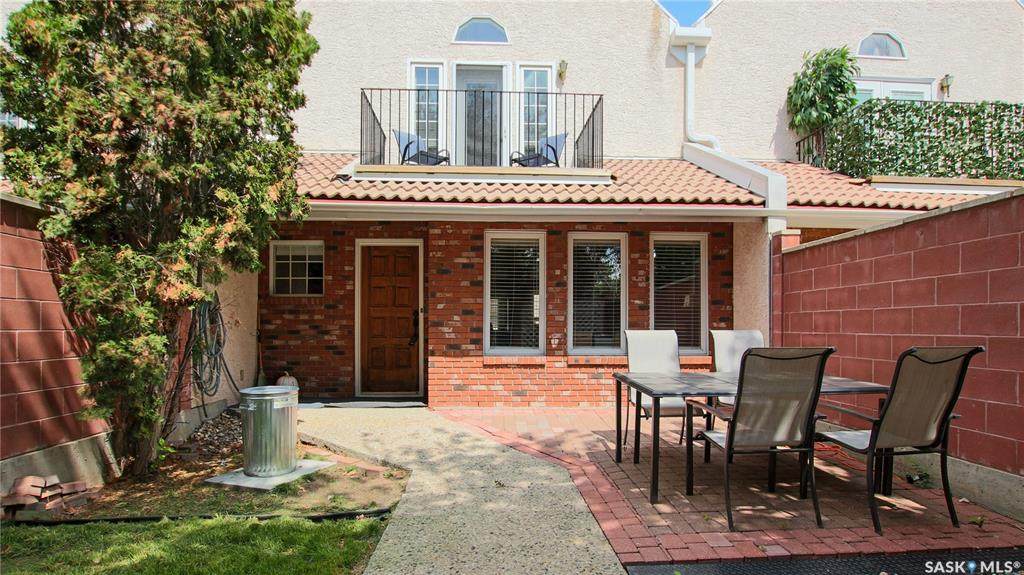 2338 Assiniboine Avenue - Photo 1