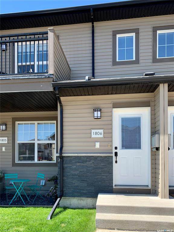 1015 Patrick Crescent - Photo 1