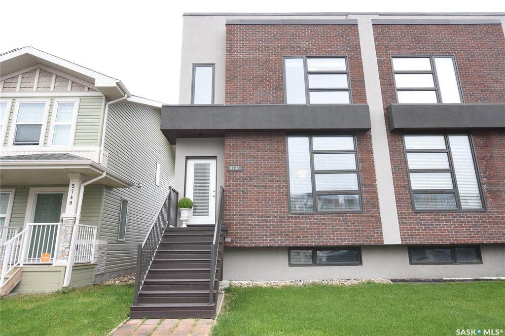 5738 Glide Crescent - Photo 1