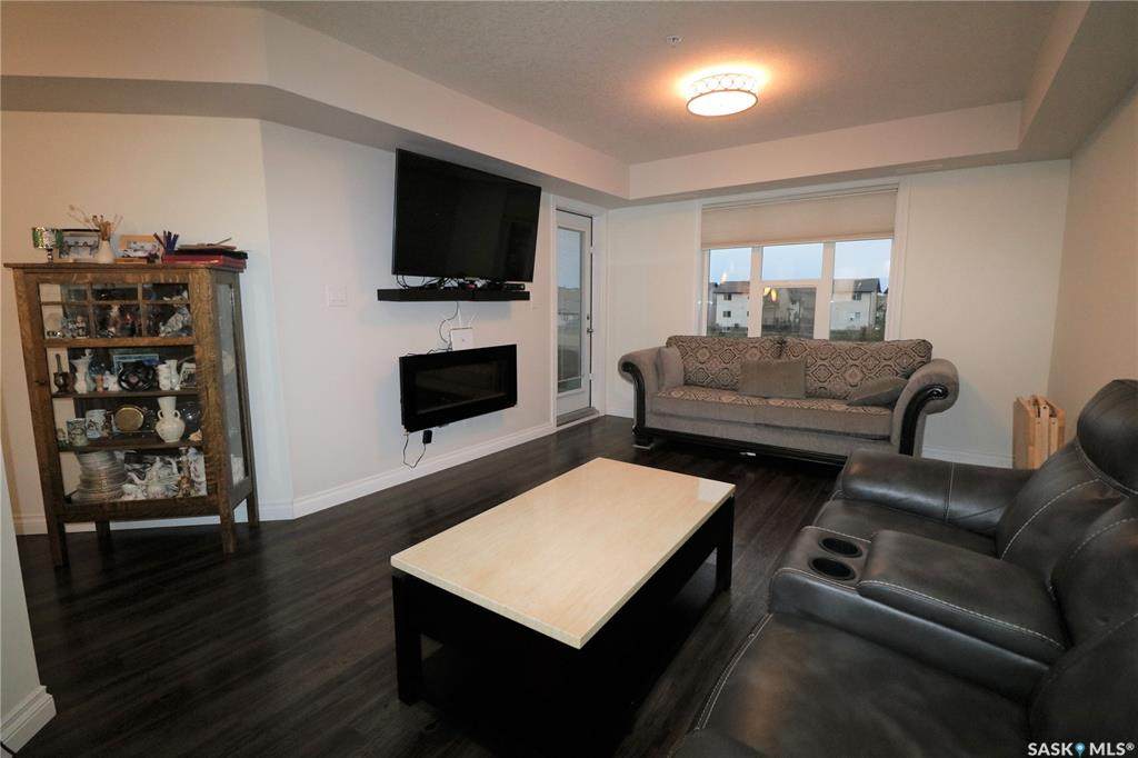 5303 Universal Crescent - Photo 1