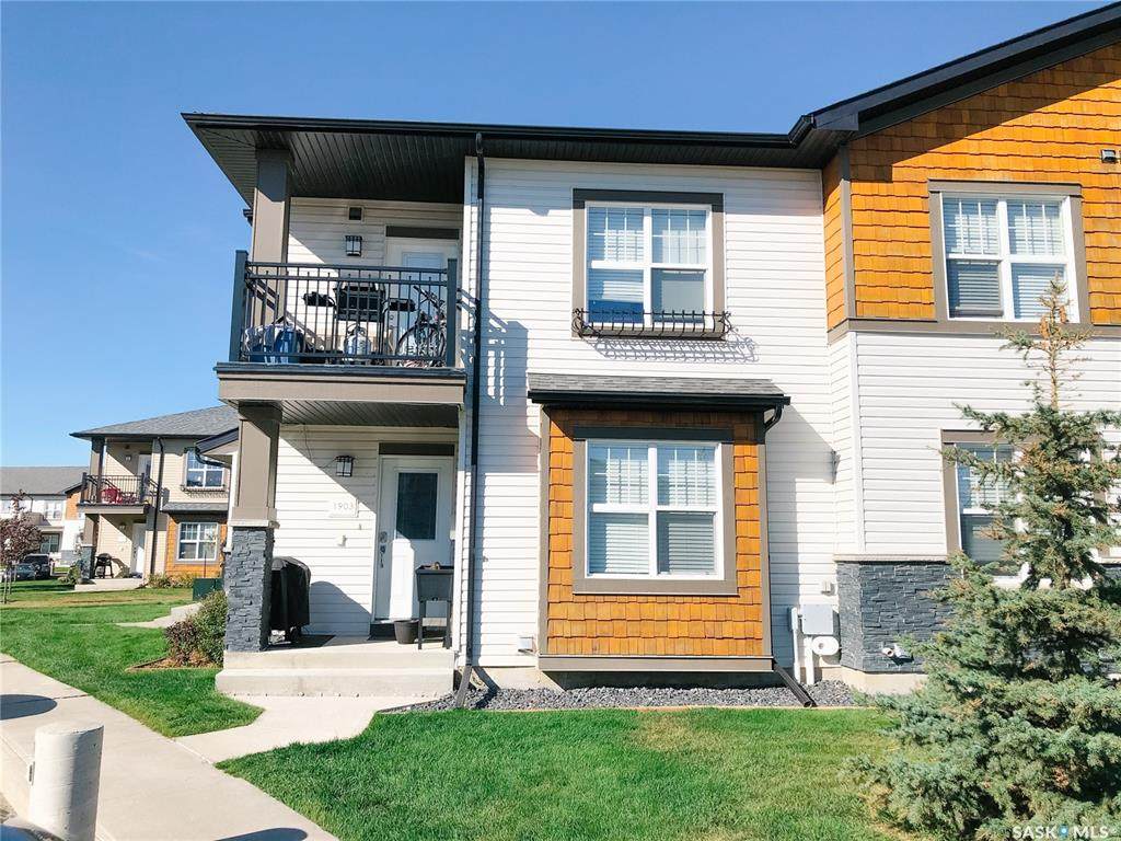 1015 Patrick Crescent - Photo 1