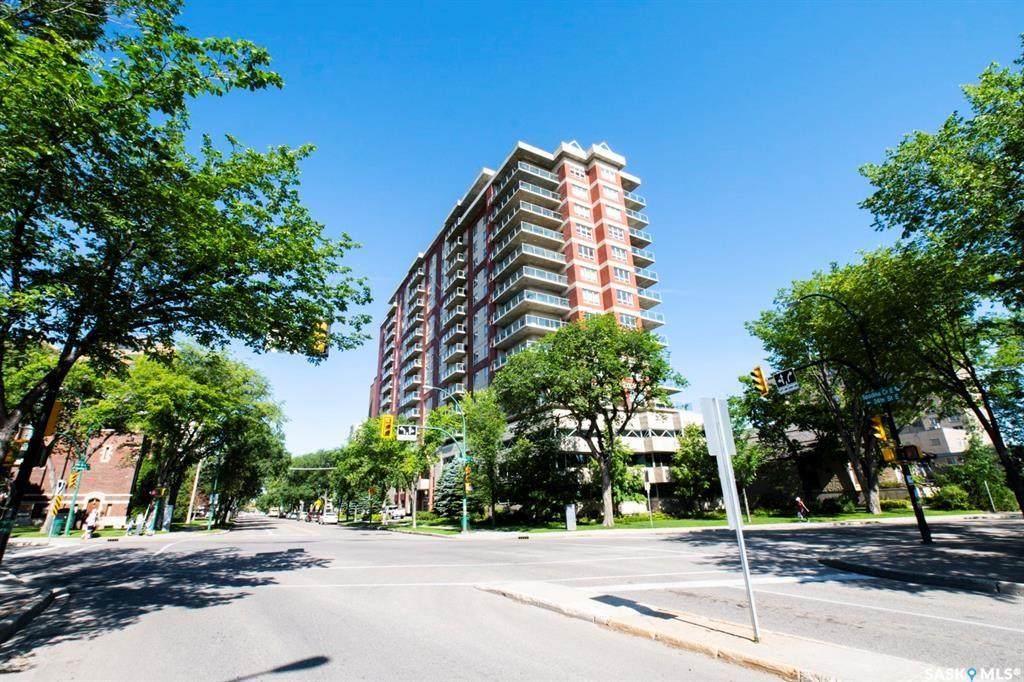 902 Spadina Crescent - Photo 1