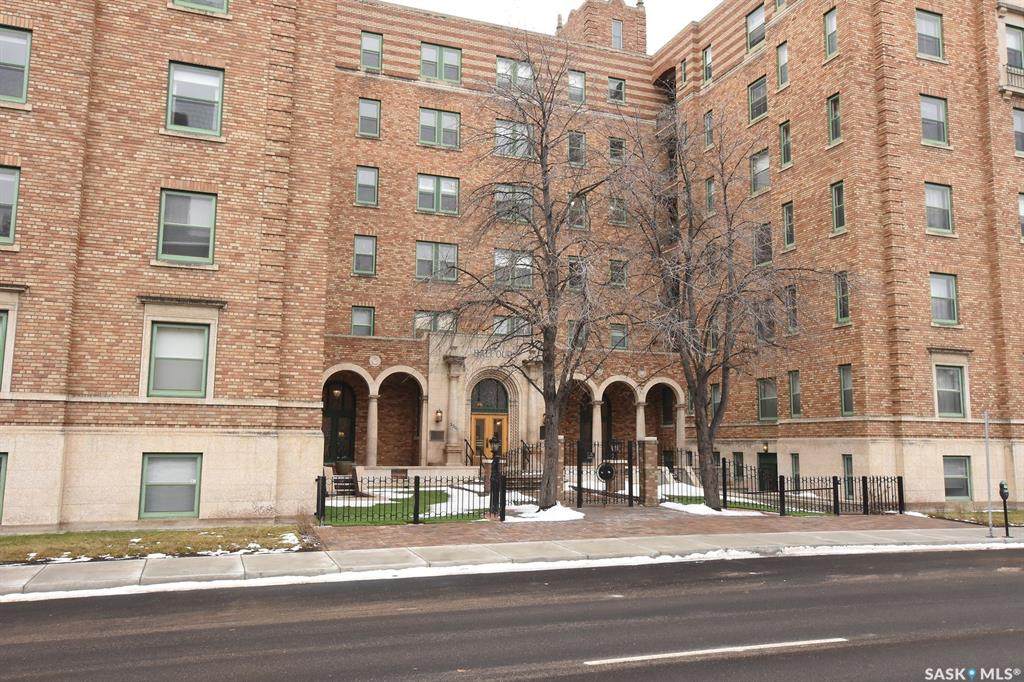 2305 Victoria Avenue - Photo 1