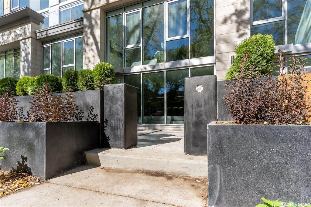 637 University Drive - Photo 1