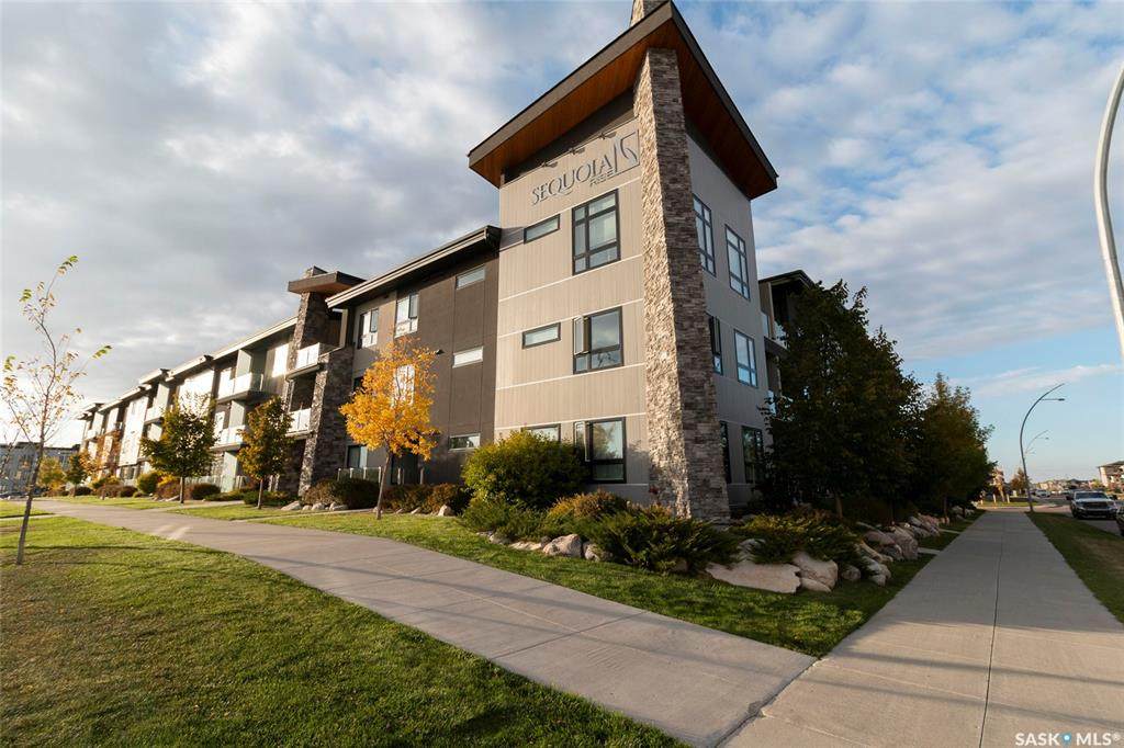 235 Evergreen Square - Photo 1