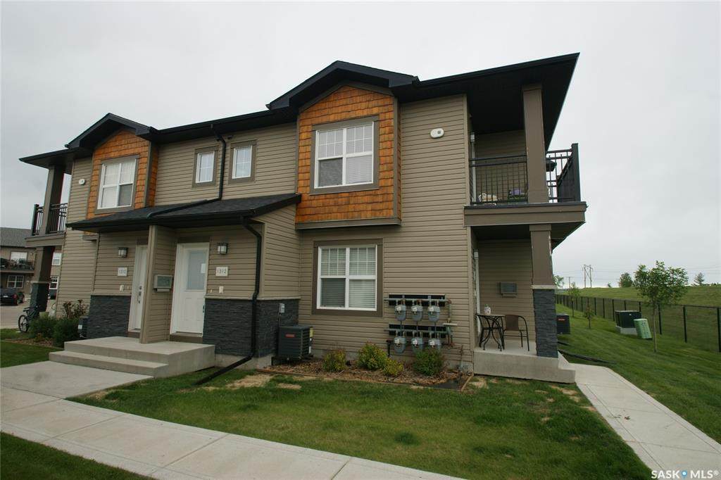 1015 Patrick Crescent - Photo 1