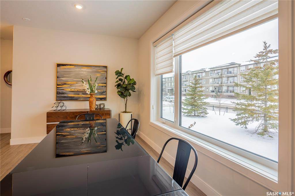 105 Willis Crescent - Photo 1