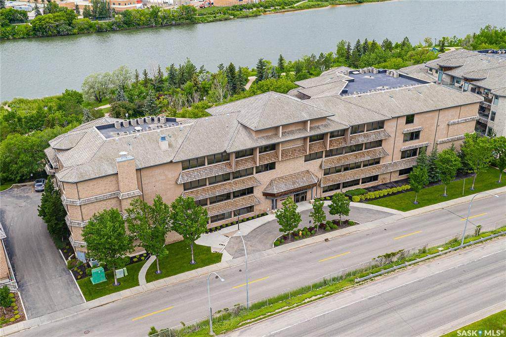 623 Saskatchewan Crescent - Photo 1