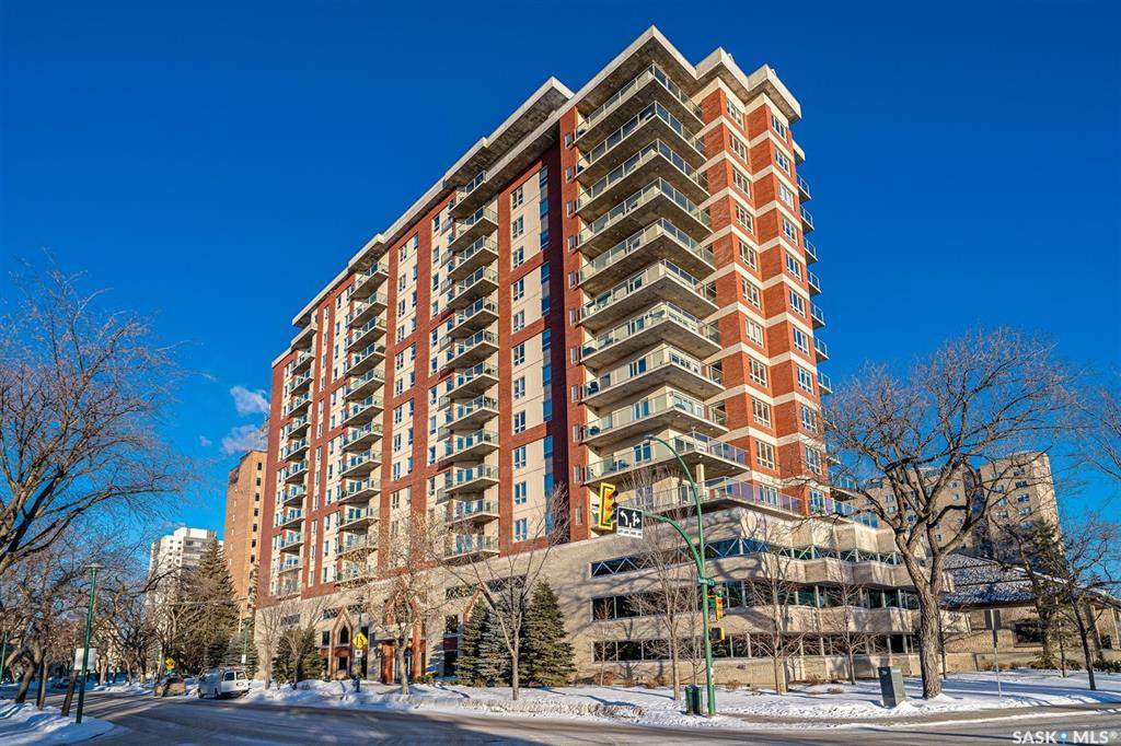 902 Spadina Crescent - Photo 1