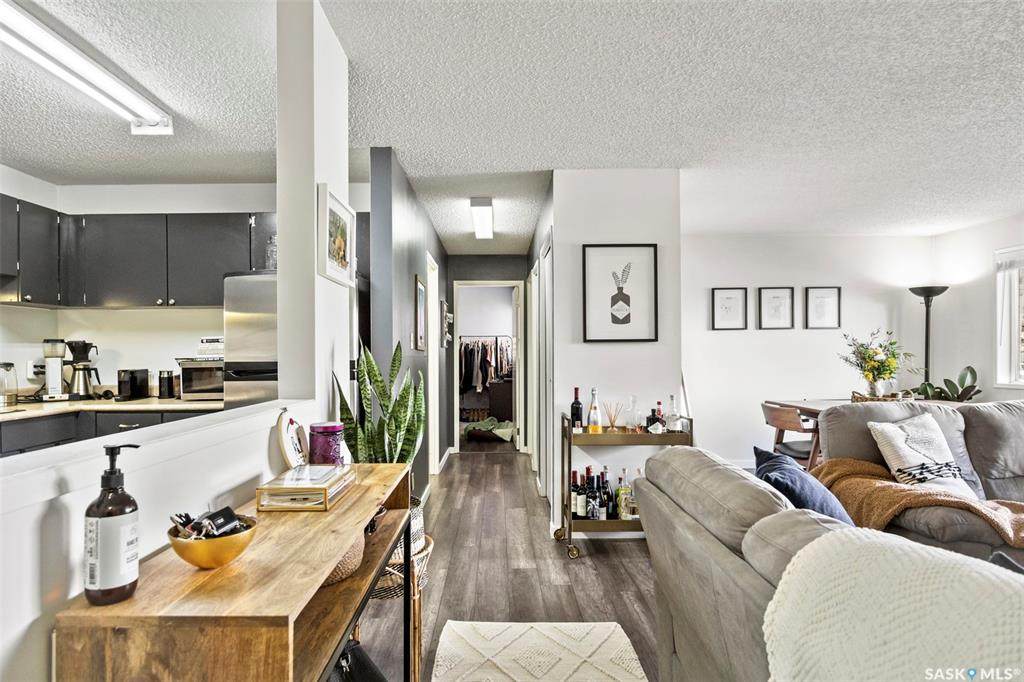 305 Kingsmere Boulevard - Photo 1
