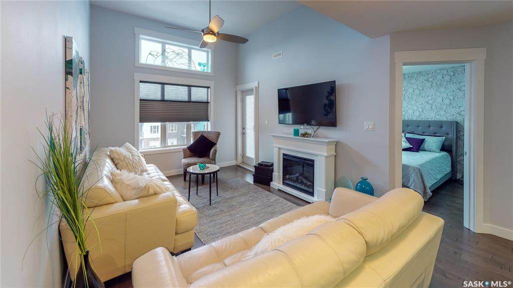 5301 Universal Crescent - Photo 1