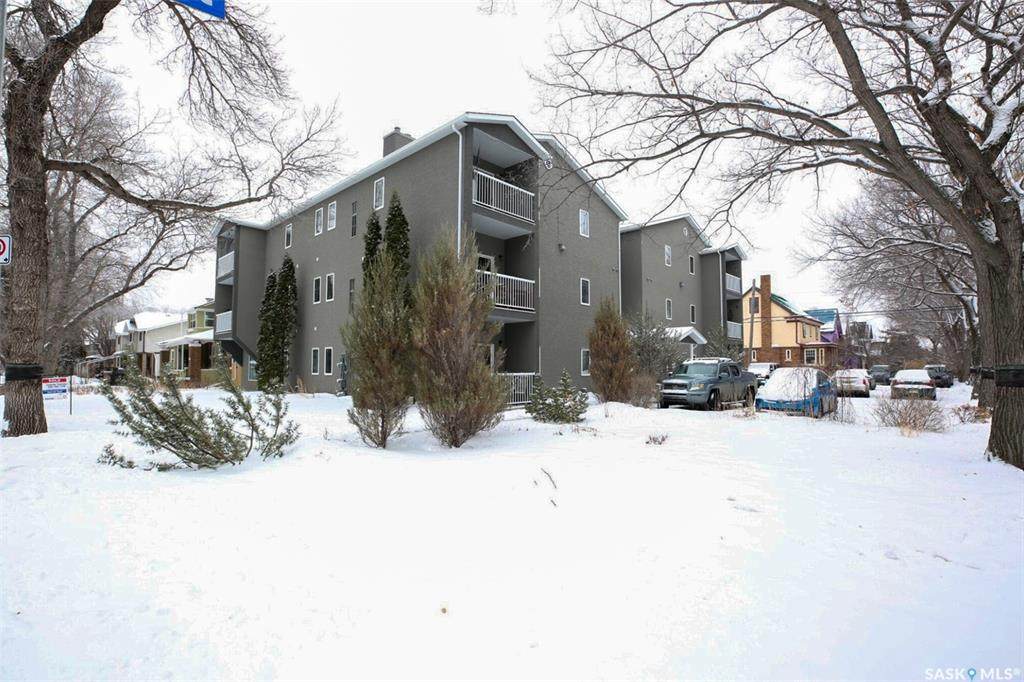 2935 Victoria Avenue - Photo 1