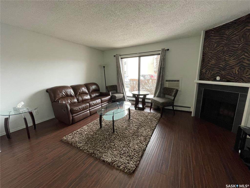 215 Kingsmere Boulevard - Photo 1