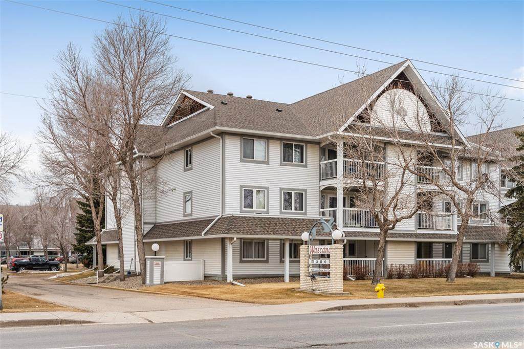 960 Assiniboine Avenue - Photo 1