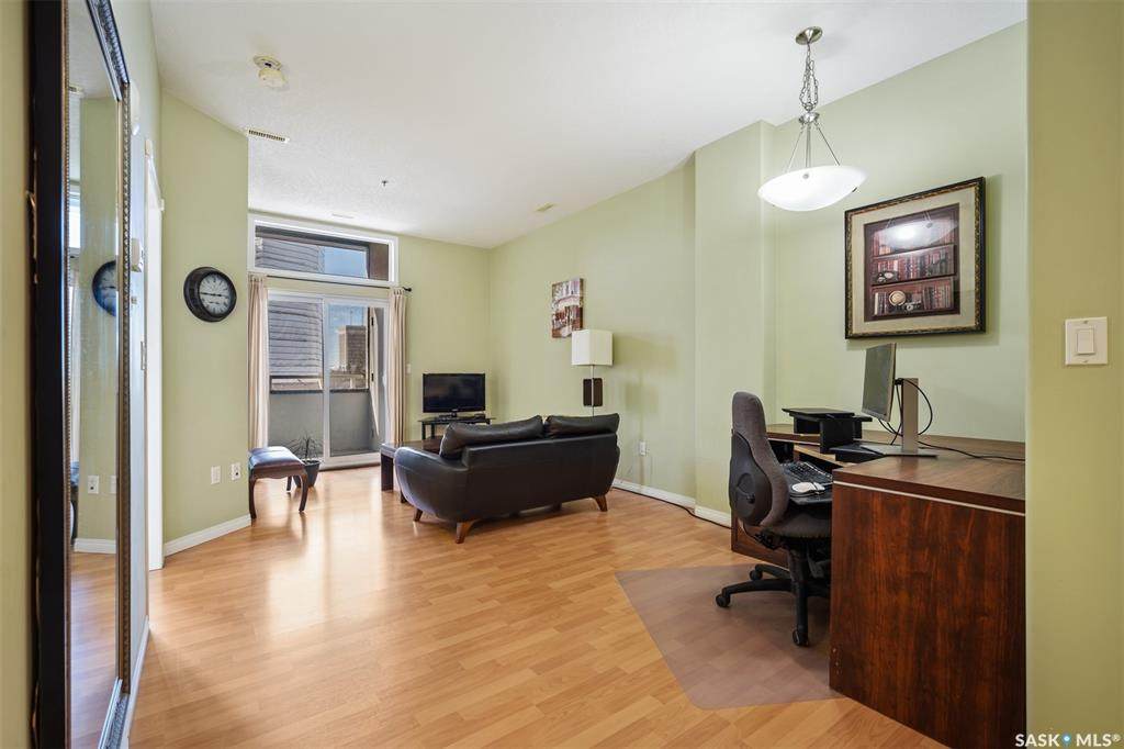 1901 Victoria Avenue - Photo 1