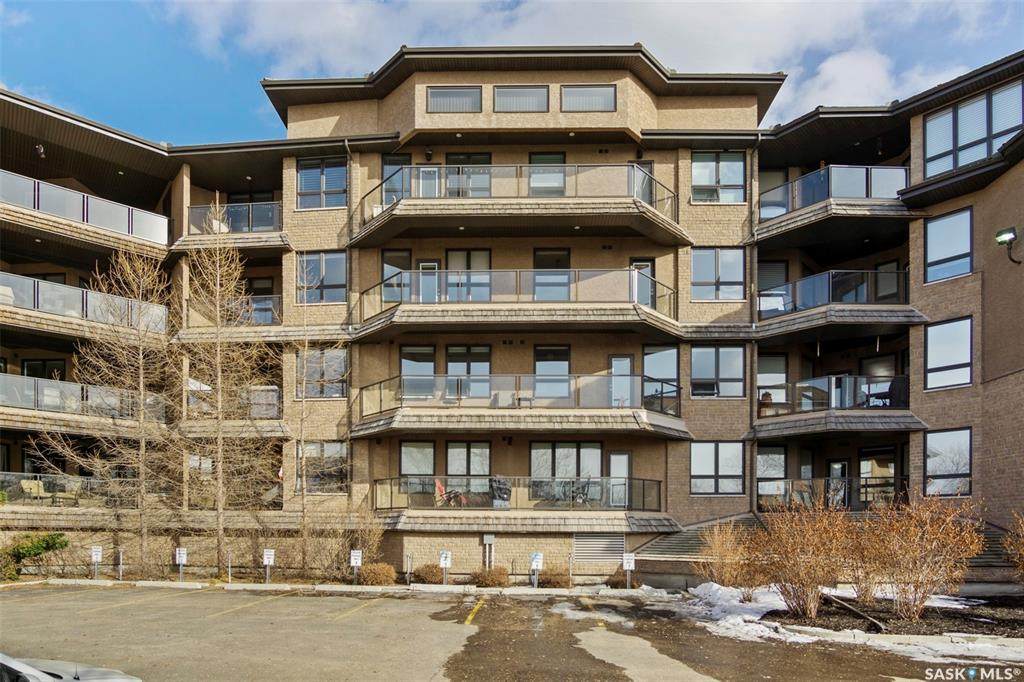 623 Saskatchewan Crescent - Photo 1