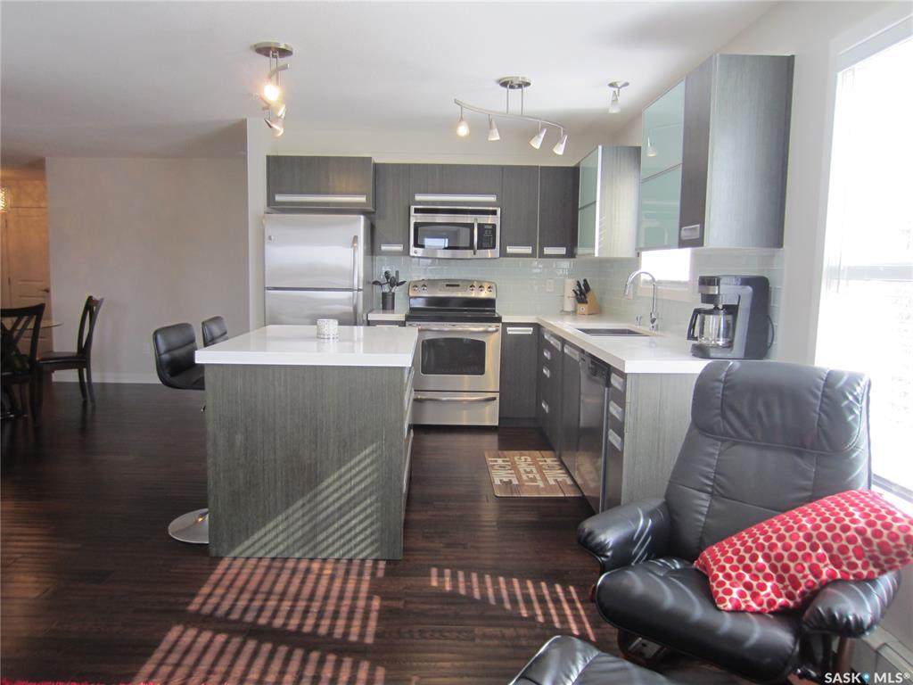 211 Ledingham Street - Photo 1