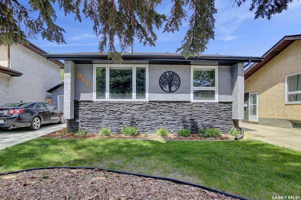 966 Cook Crescent - Photo 1