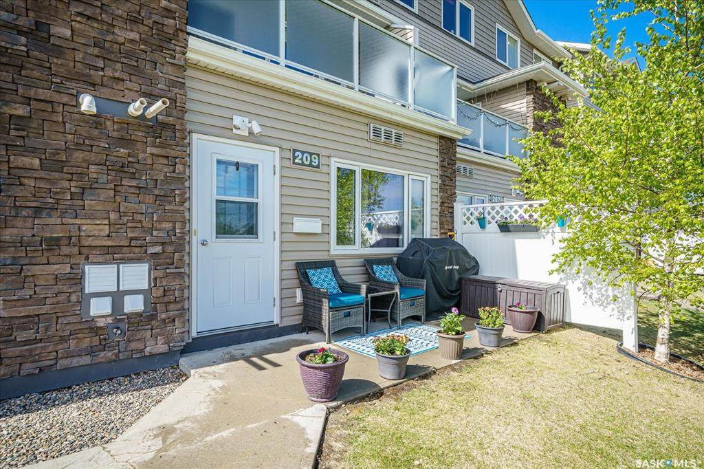 1022 Hampton Circle - Photo 1