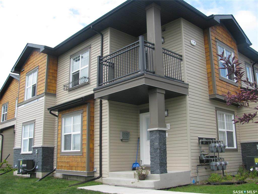 1015 Patrick Crescent - Photo 1