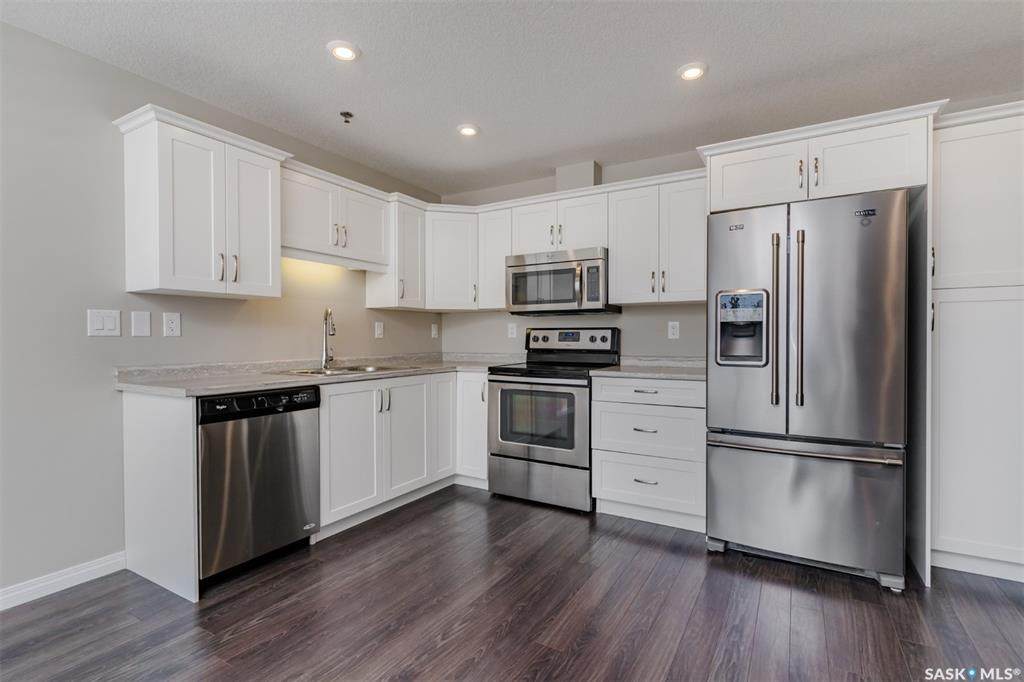 104 Willis Crescent - Photo 1