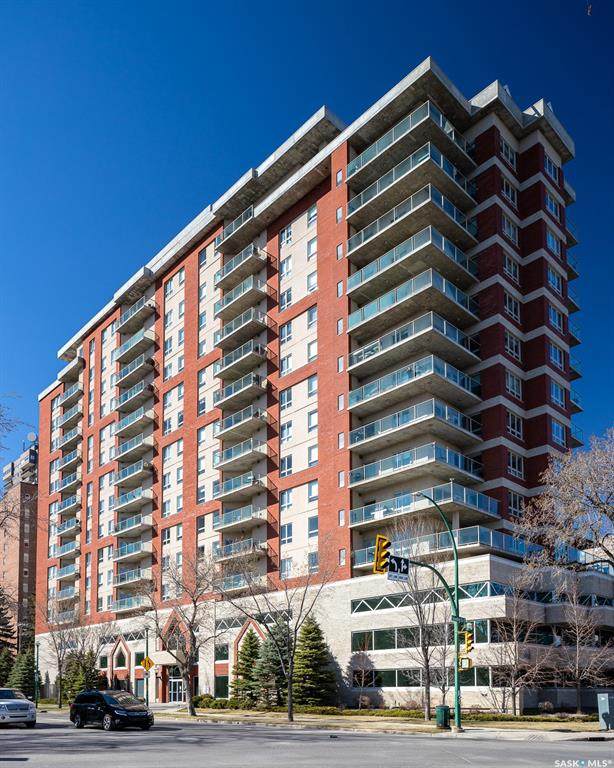 902 Spadina Crescent - Photo 1