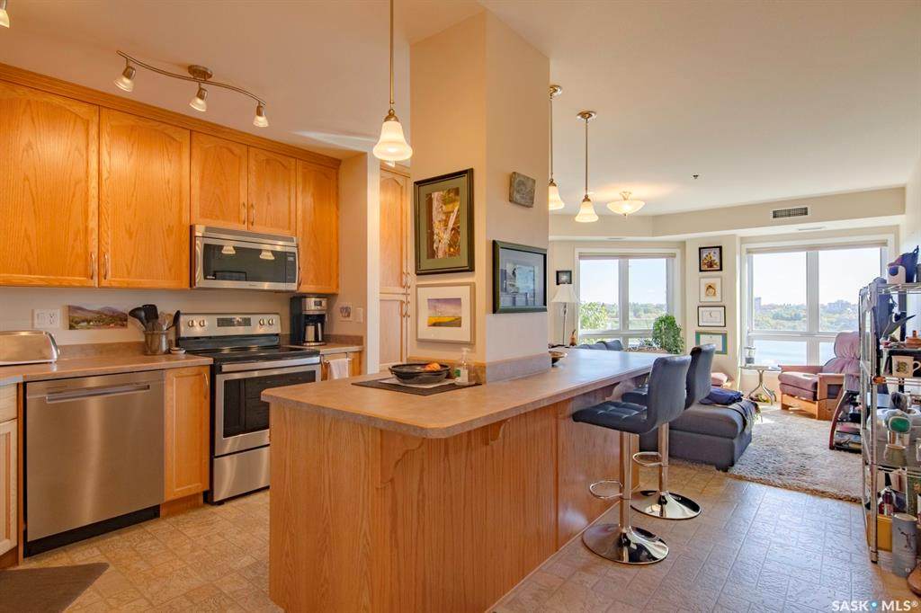 902 Spadina Crescent - Photo 1