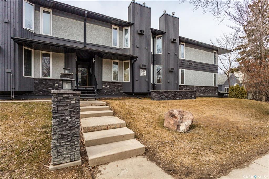 114 Clarence Avenue - Photo 1