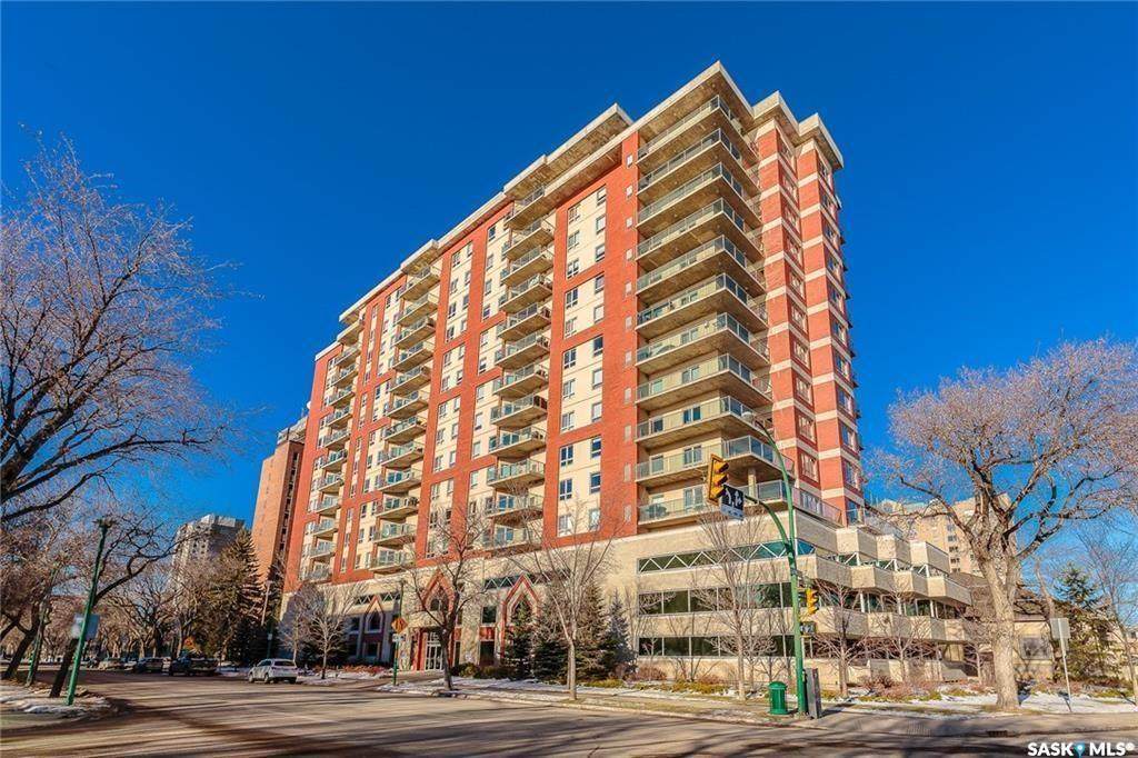 902 Spadina Crescent - Photo 1