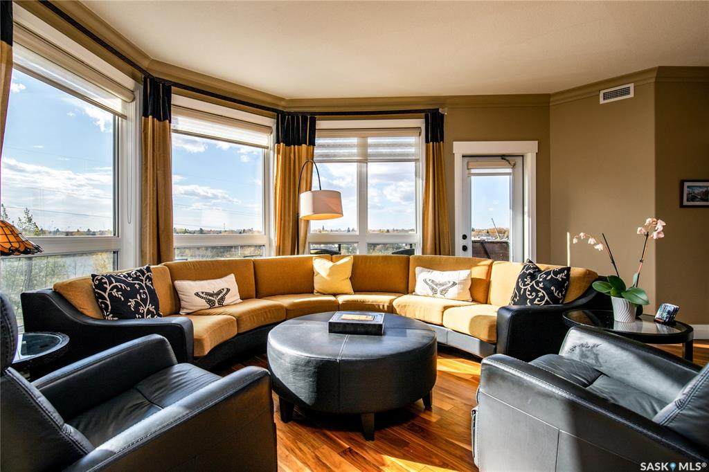 623 Saskatchewan Crescent - Photo 1