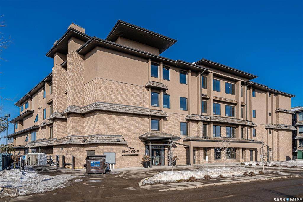 627 Saskatchewan Crescent - Photo 1