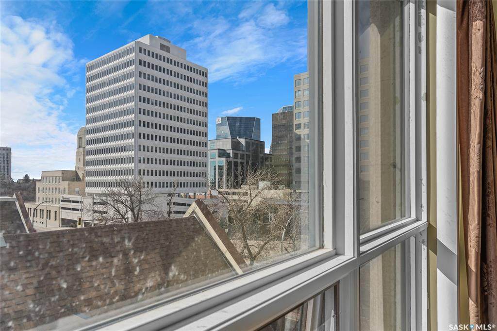 1901 Victoria Avenue - Photo 1