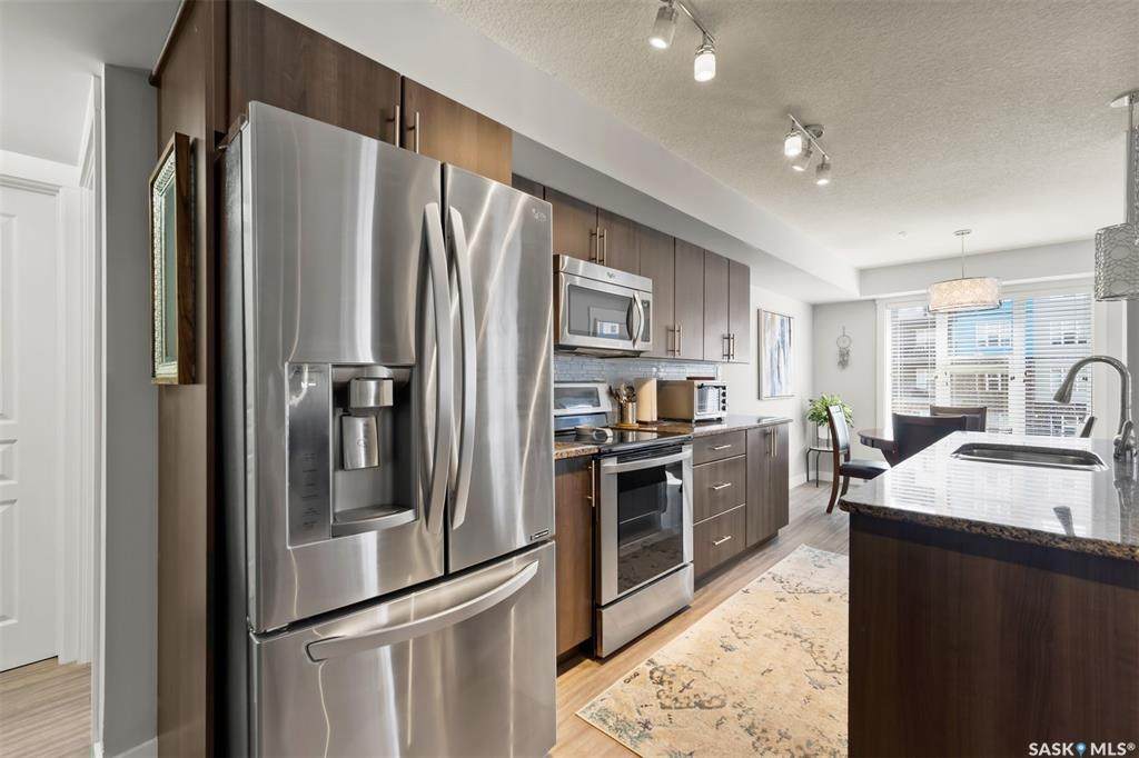 5301 Universal Crescent - Photo 1