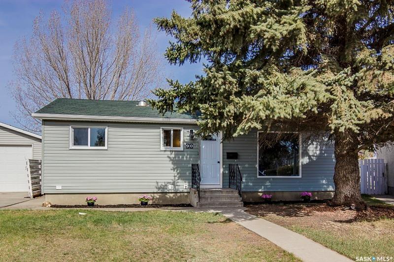 90 Dominion Crescent - Photo 1