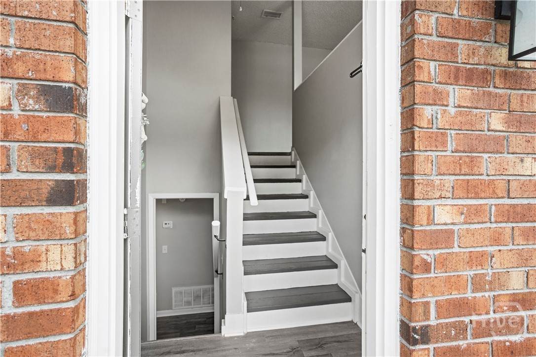 1040 Live Oak Drive - Photo 1