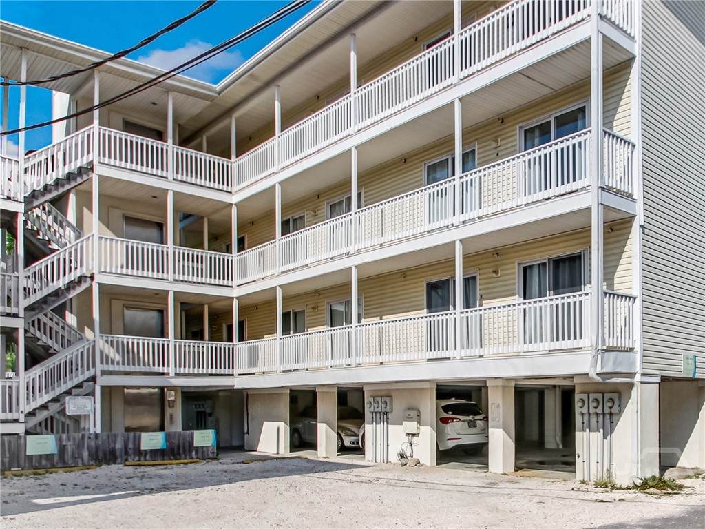 8 Silver Avenue - Photo 1