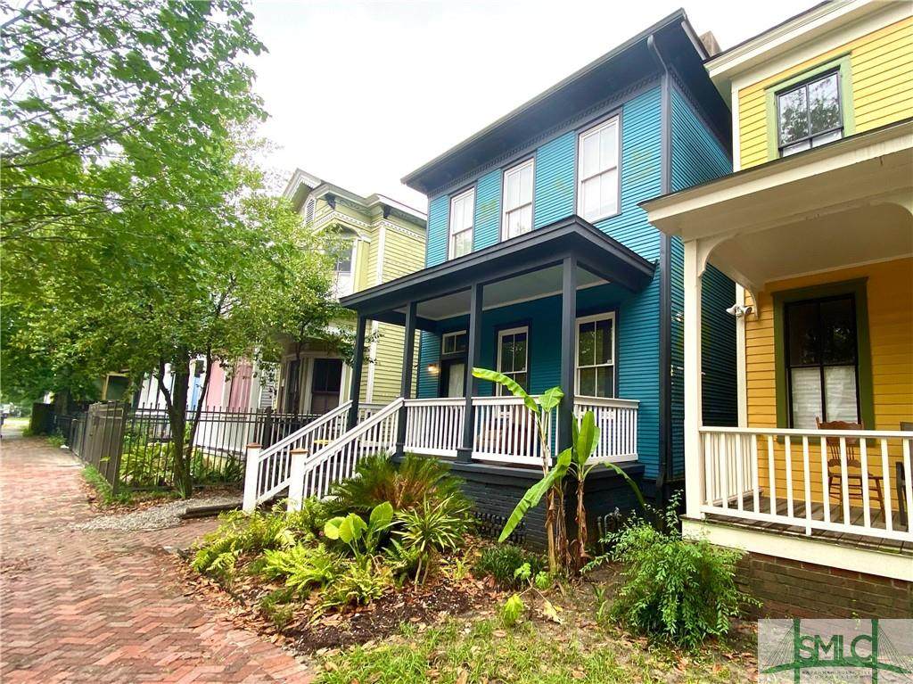 211 38th Street - Photo 1