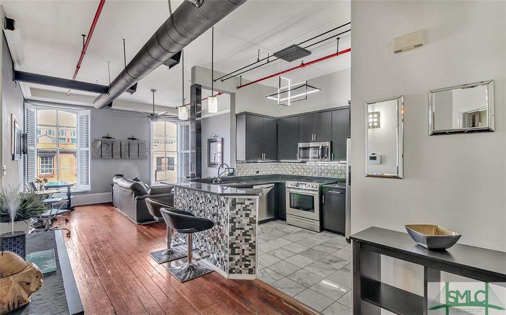 105 Whitaker Street - Photo 1