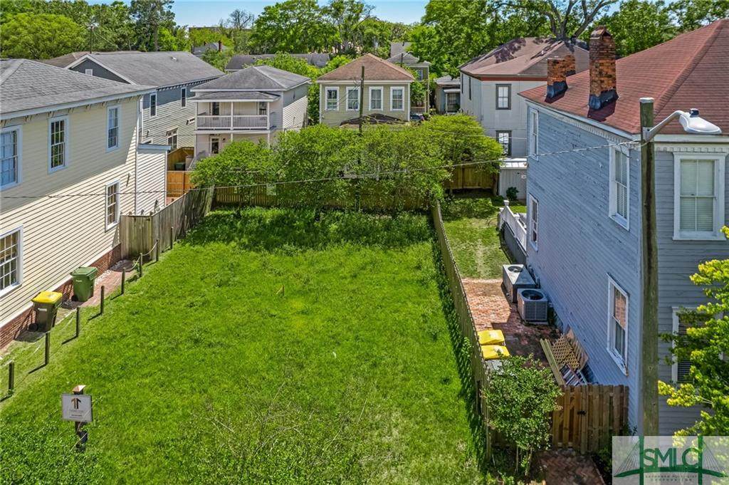 219 32nd Street - Photo 1