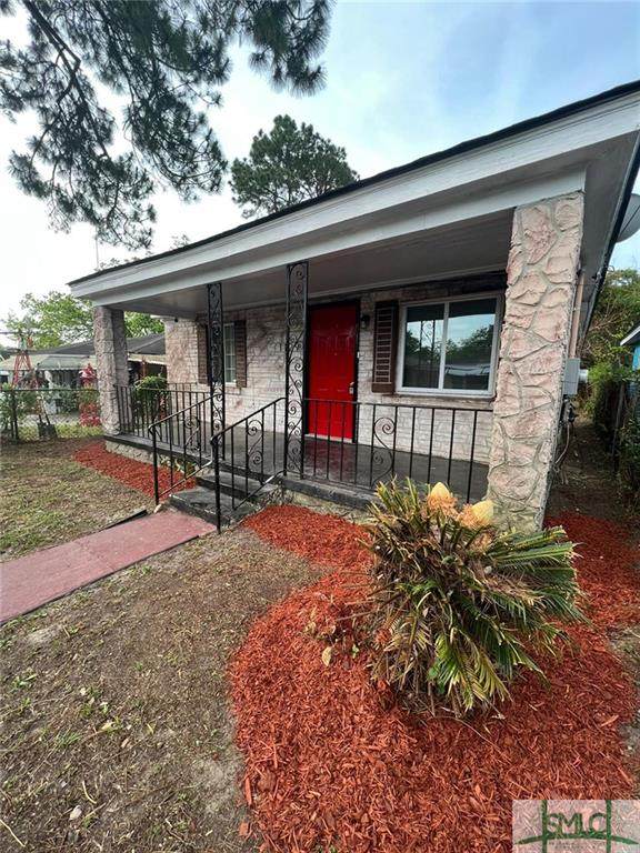 1129 Darwin Street - Photo 1