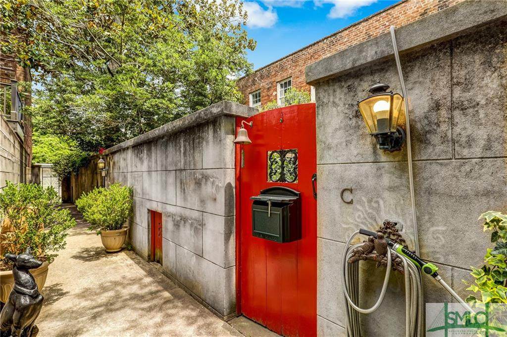 415 Price Street - Photo 1