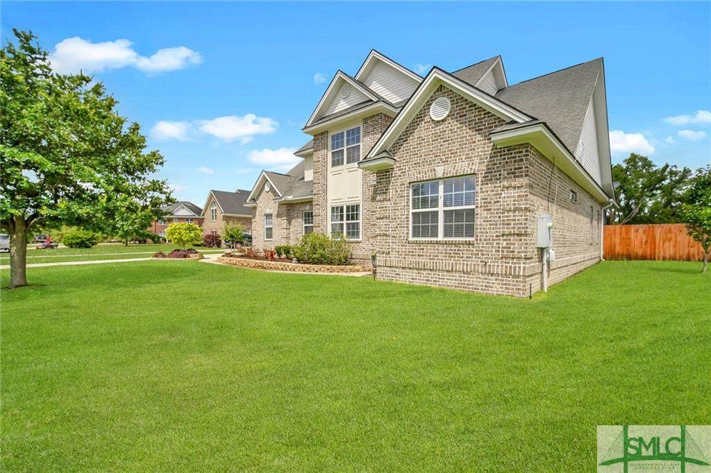 205 English Oak Drive - Photo 1