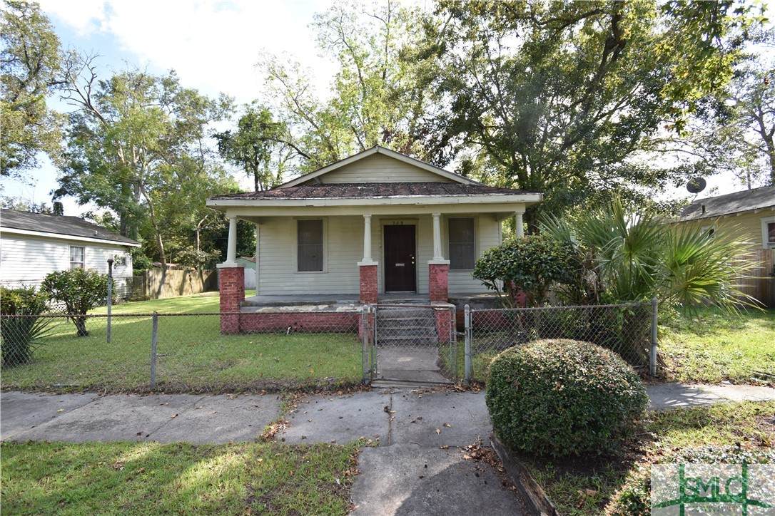 709 32nd Street - Photo 1