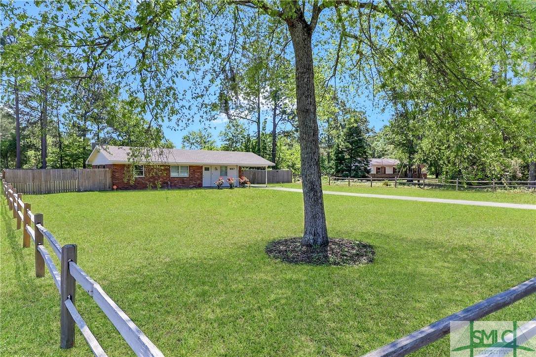 987 Pineland Avenue - Photo 1