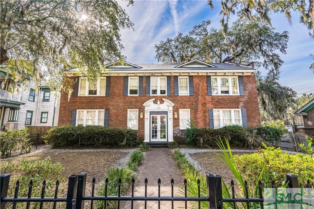 17 37th Street - Photo 1
