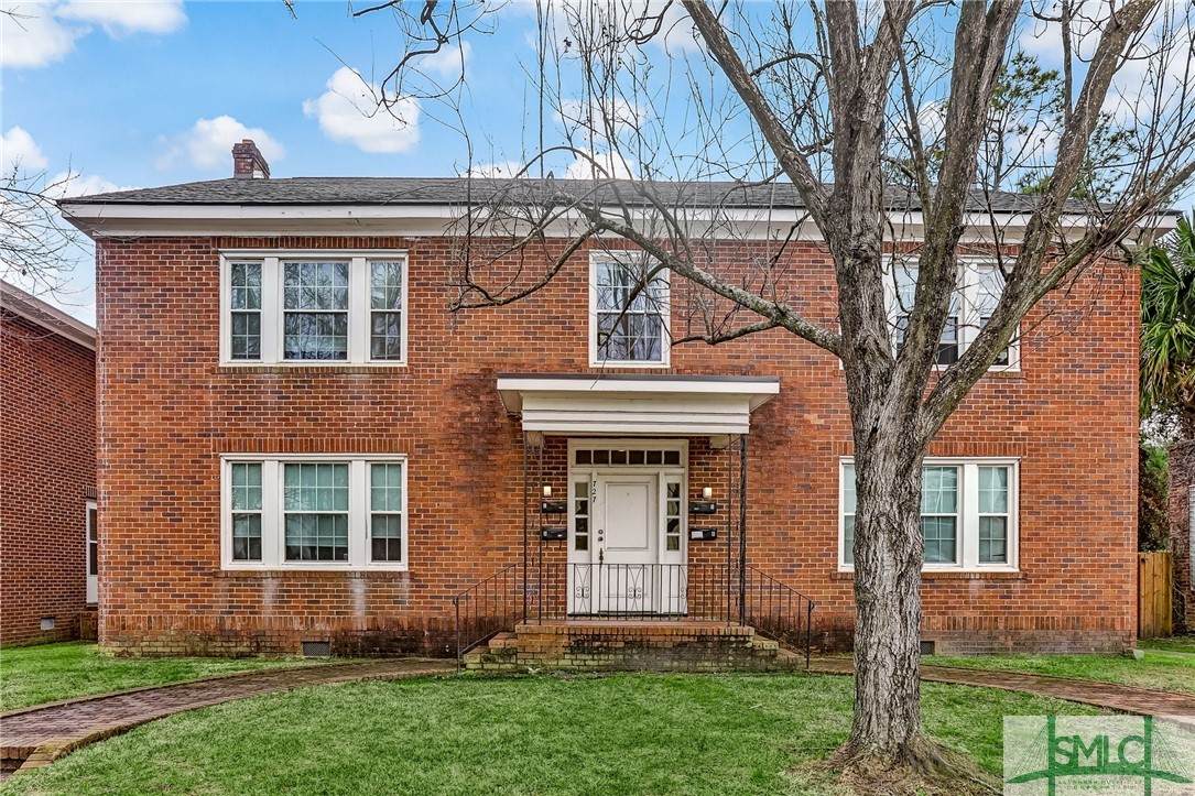 727 44th Street - Photo 1